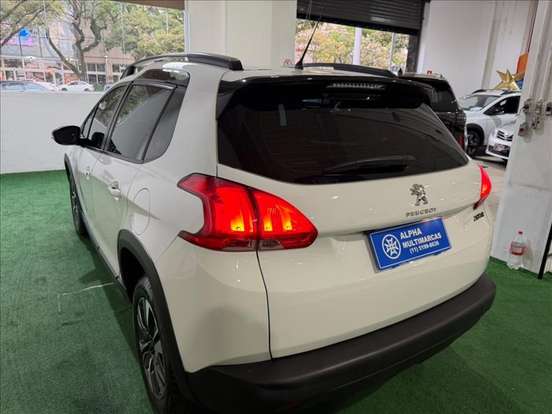PEUGEOT-2008-2021