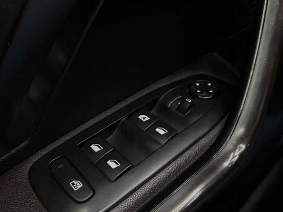 PEUGEOT-2008-1.6 16V FLEX GRIFFE 4P AUTOMÁTICO PEUGEOT-2008-2015