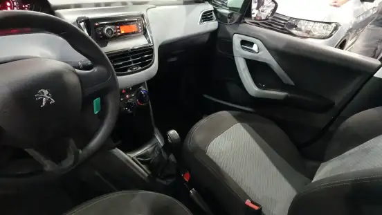 PEUGEOT-208-2014