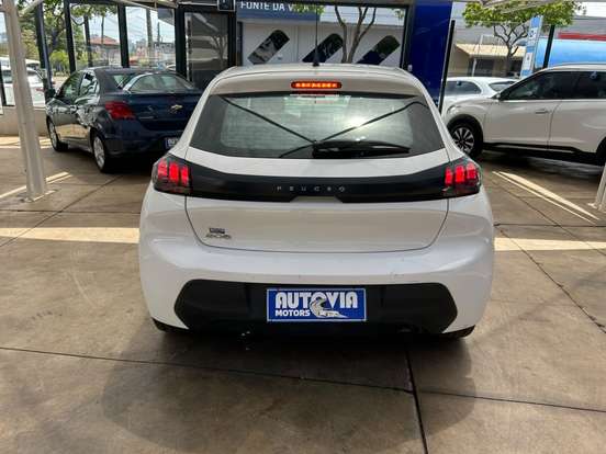PEUGEOT-208-2023