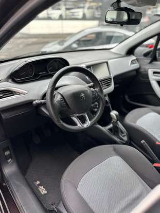PEUGEOT-208-2013