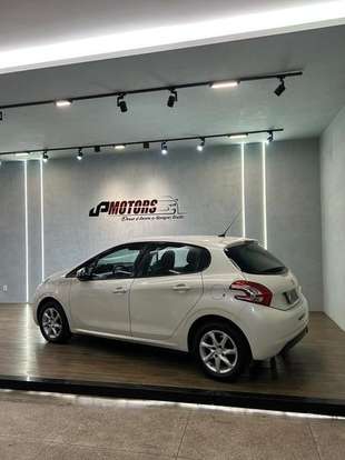 PEUGEOT-208-2013