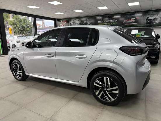 PEUGEOT-208-2021