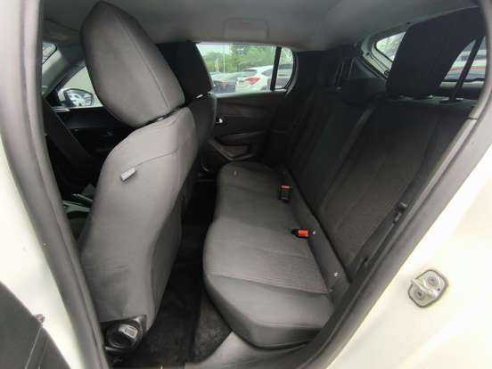 PEUGEOT-208-2021