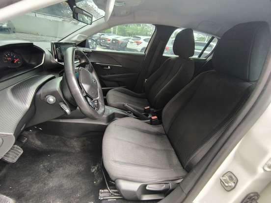 PEUGEOT-208-2021