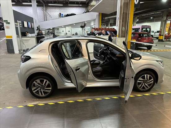 PEUGEOT-208-2021