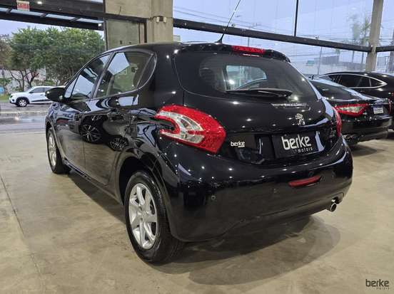 PEUGEOT-208-2015