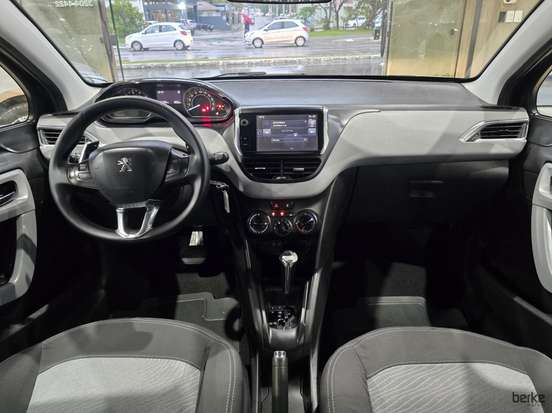PEUGEOT-208-2015