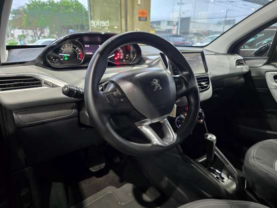 PEUGEOT-208-2015