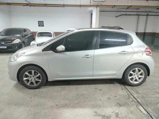 PEUGEOT-208-1.6 ALLURE 16V FLEX 4P AUTOMÁTICO PEUGEOT-208-2016