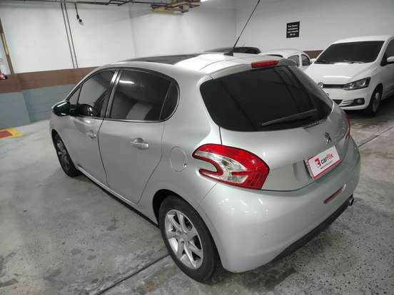 PEUGEOT-208-2016