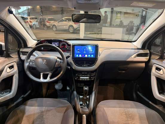PEUGEOT-208-2017
