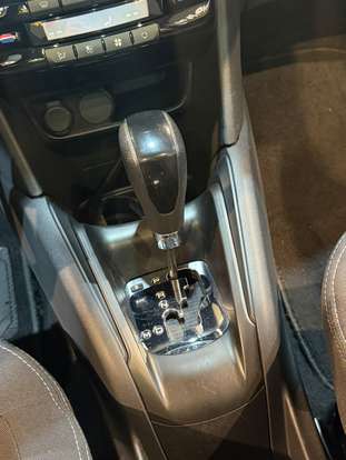 PEUGEOT-208-2017