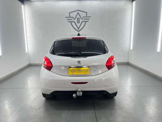 PEUGEOT-208-1.6 GRIFFE 16V FLEX 4P AUTOMÁTICO PEUGEOT-208-2013