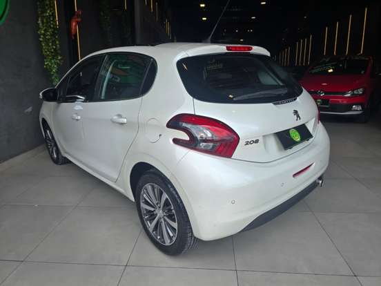 PEUGEOT-208-2017