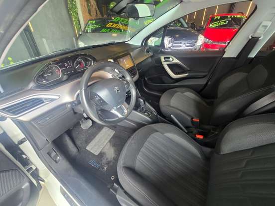 PEUGEOT-208-2017