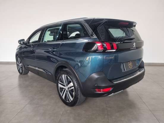 PEUGEOT-5008-2018