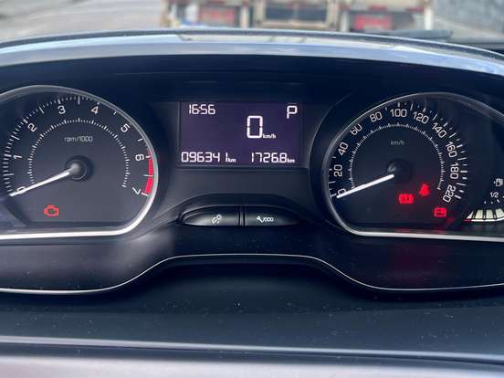PEUGEOT-2008-1.6 16V FLEX GRIFFE 4P AUTOMÁTICO PEUGEOT-2008-2017