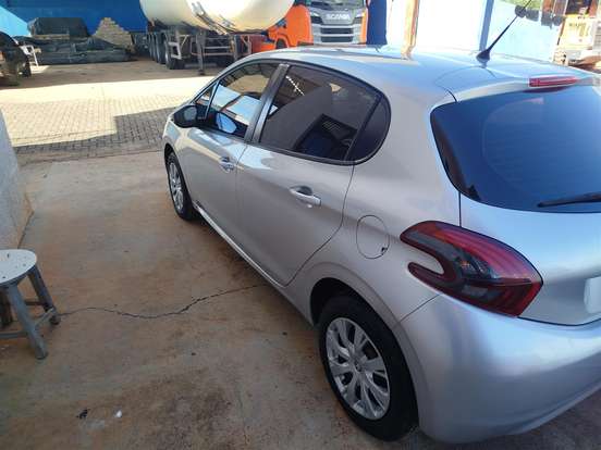 PEUGEOT-208-2017