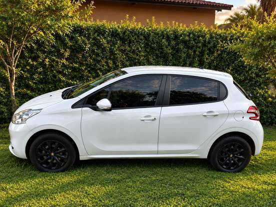 PEUGEOT-208-2014