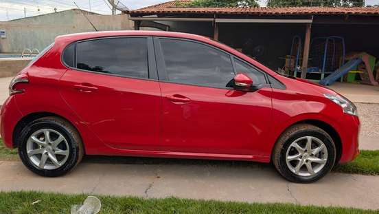PEUGEOT-208-2015
