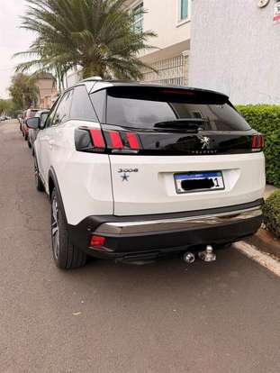 PEUGEOT-3008-2018