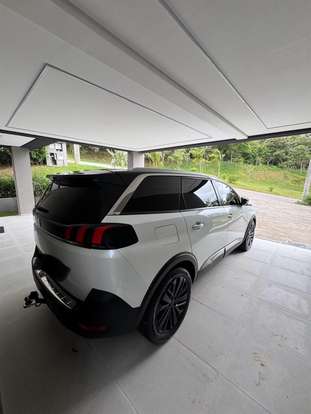 PEUGEOT-5008-2018