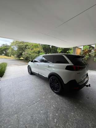 PEUGEOT-5008-2018
