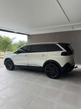 PEUGEOT-5008-2018