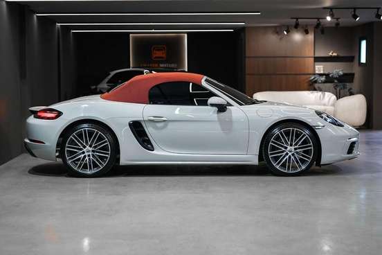 PORSCHE-718-2024