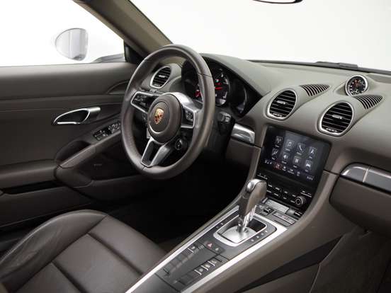 PORSCHE-718-2024