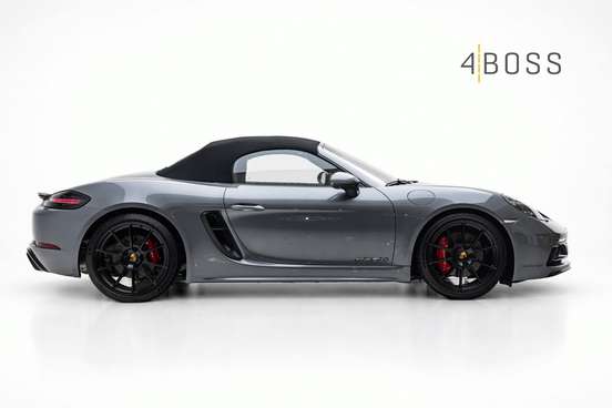 PORSCHE-718-2025