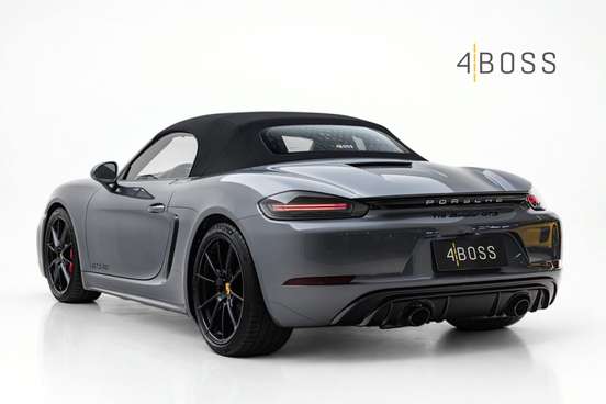 PORSCHE-718-2025