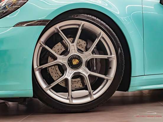 PORSCHE-911-2025