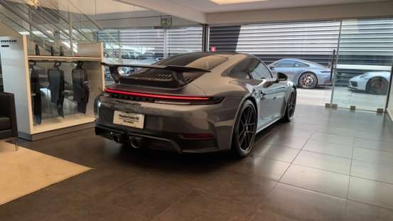 PORSCHE-911-2025