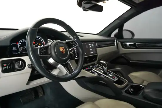 PORSCHE-CAYENNE-2020