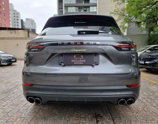 PORSCHE-CAYENNE-2021