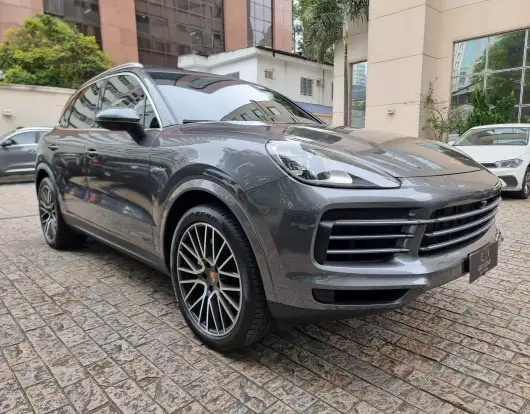 PORSCHE-CAYENNE-2021