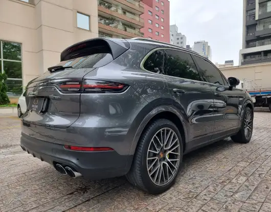 PORSCHE-CAYENNE-2021