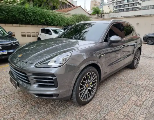 PORSCHE-CAYENNE-2021