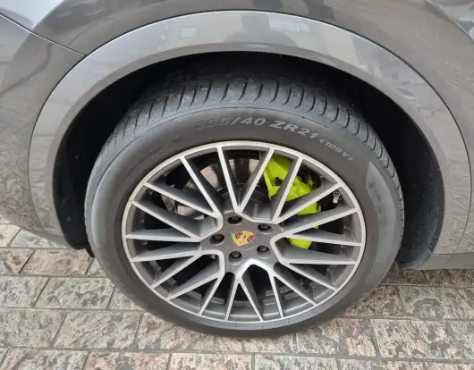 PORSCHE-CAYENNE-2021