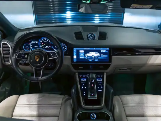 PORSCHE-CAYENNE-2021