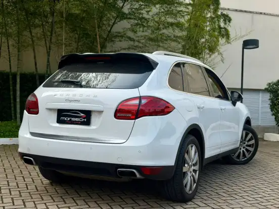 PORSCHE-CAYENNE-2012