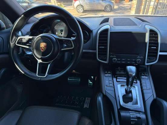 PORSCHE-CAYENNE-2016
