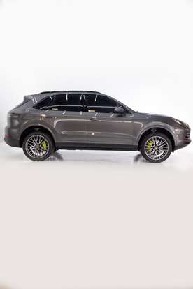 PORSCHE-CAYENNE-2022