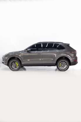 PORSCHE-CAYENNE-2022