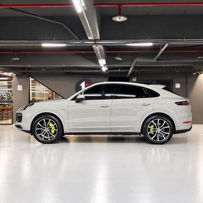 PORSCHE-CAYENNE-2022