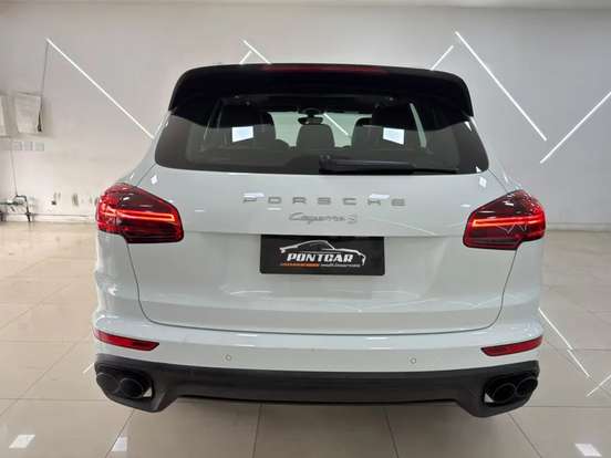PORSCHE-CAYENNE-2015