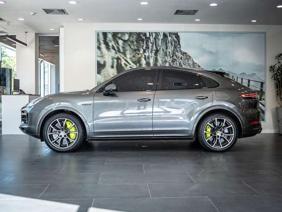 PORSCHE-CAYENNE-2020