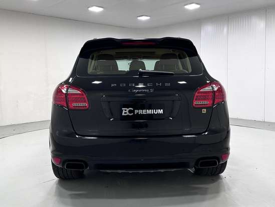 PORSCHE-CAYENNE-2012
